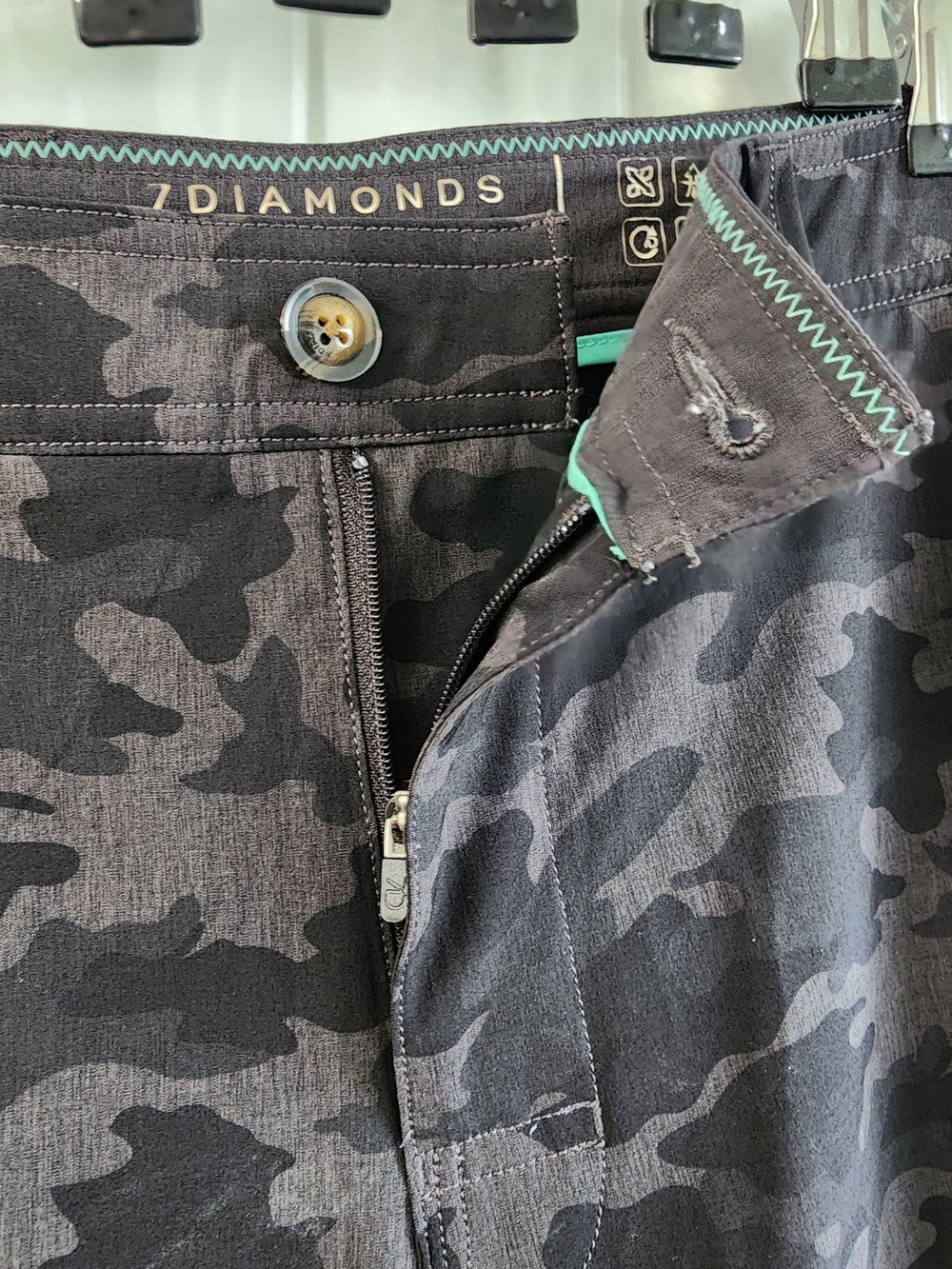 Size 29 7 Diamonds Men's Black/Grey Camo Shorts - Picture 6 of 6